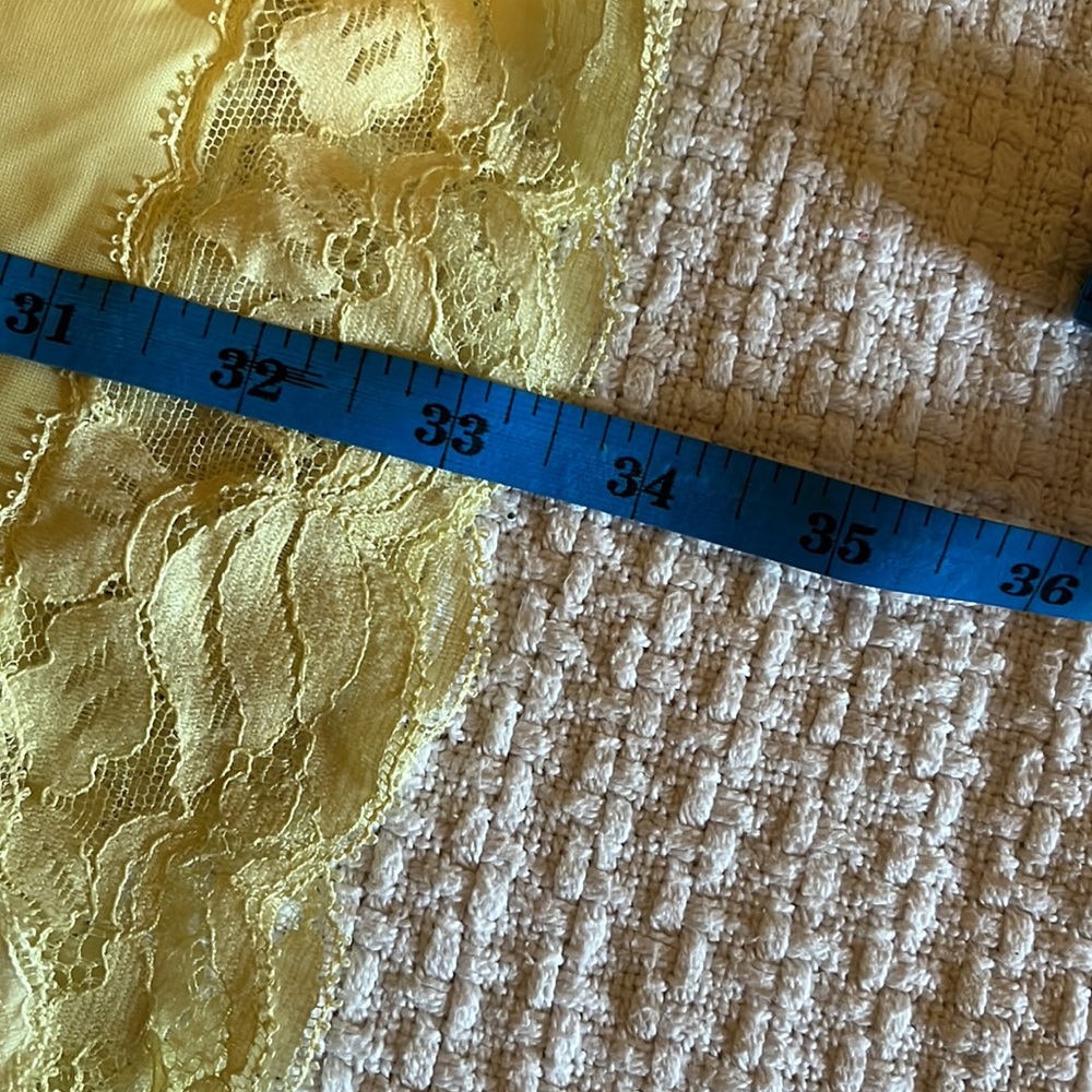 Yellow vintage slip. Excellent vintage condition. - Picture 10 of 10